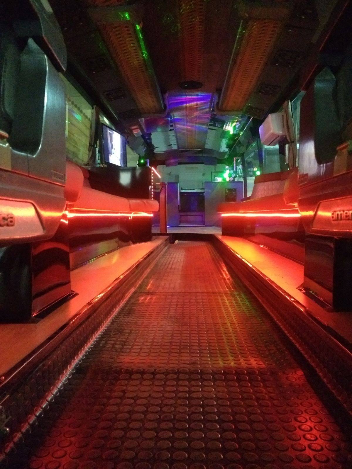 Vista pasillo bus Limousine Disco Remolques Tarragona pasillo